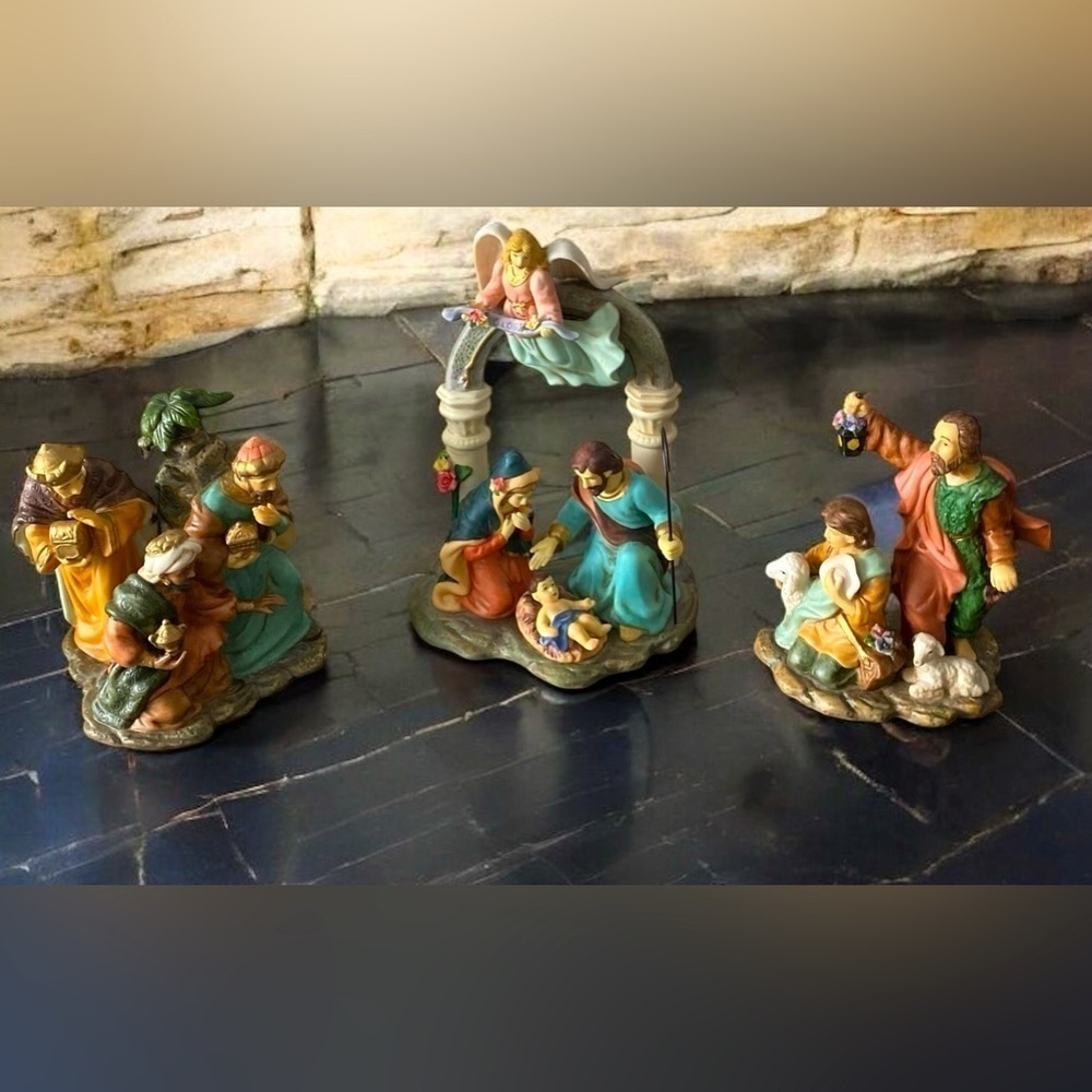 SOLD
🌟 VINTAGE Porcelain Christmas Nativity HOLIDAY Treasures Blessed Holiday